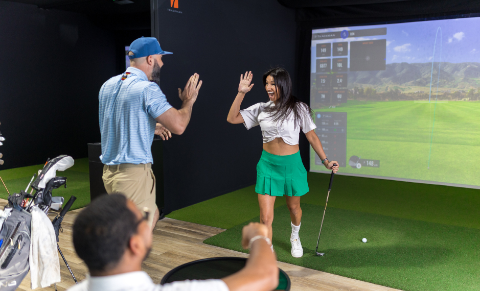 Golf Simulator San Antonio TX: people cheering
