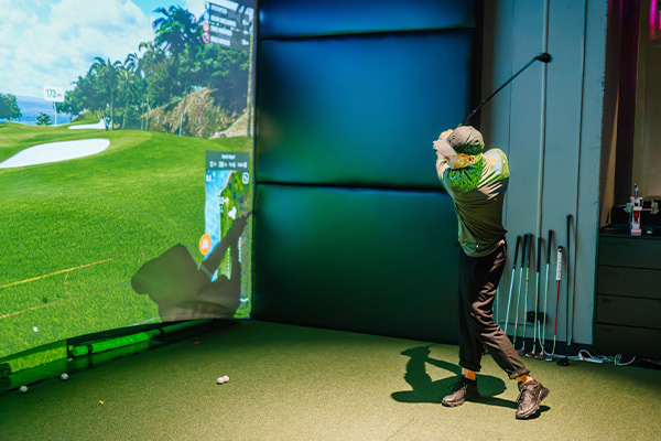 man playing virtual golf