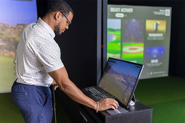 man using trackman golf simualtor in Fairway San Antonio