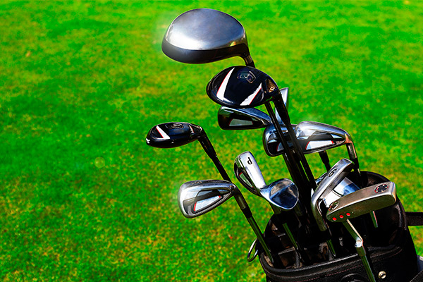  A collection of golf clubs in a bag, showcasing beginner-friendly choices for aspiring golfers in San Antonio.